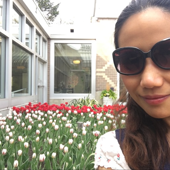 Meet your Posher, Nina - Picture 2 of 2